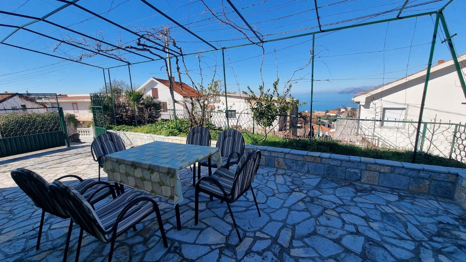 Kuća 153m2 sa pogledom na more. UTJEHA, BAR - Amfora Real Estate