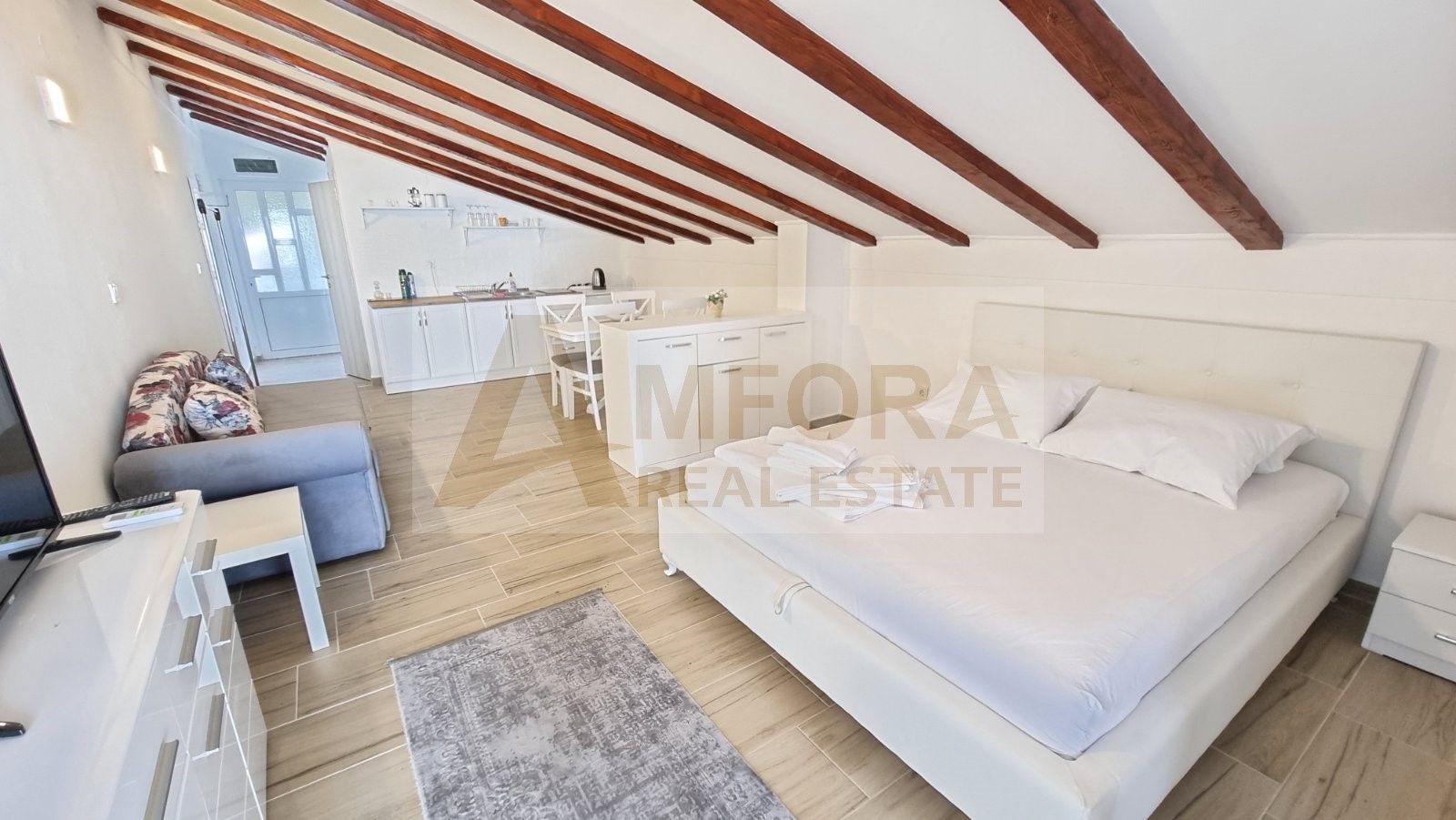 Kuća sa bazenom i pogledom na more u Kuljačama - Amfora Real Estate