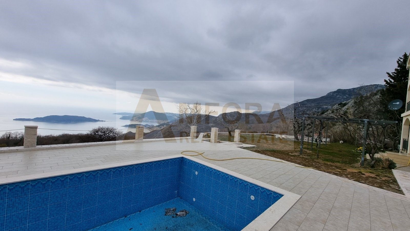 Kuća sa bazenom i pogledom na more u Kuljačama - Amfora Real Estate