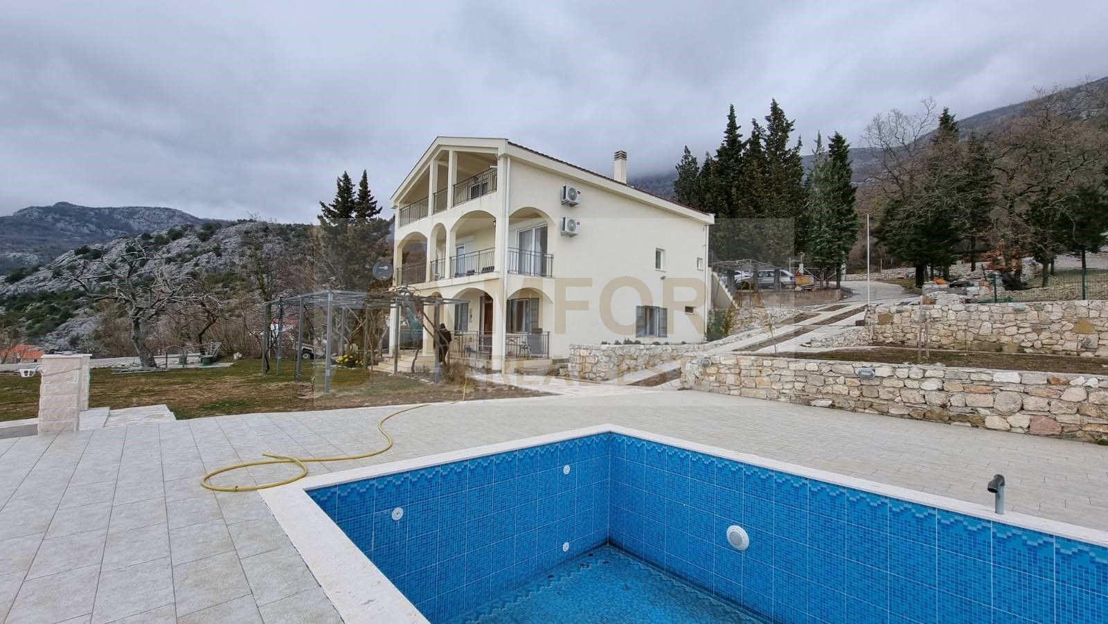 Kuća sa bazenom i pogledom na more u Kuljačama - Amfora Real Estate