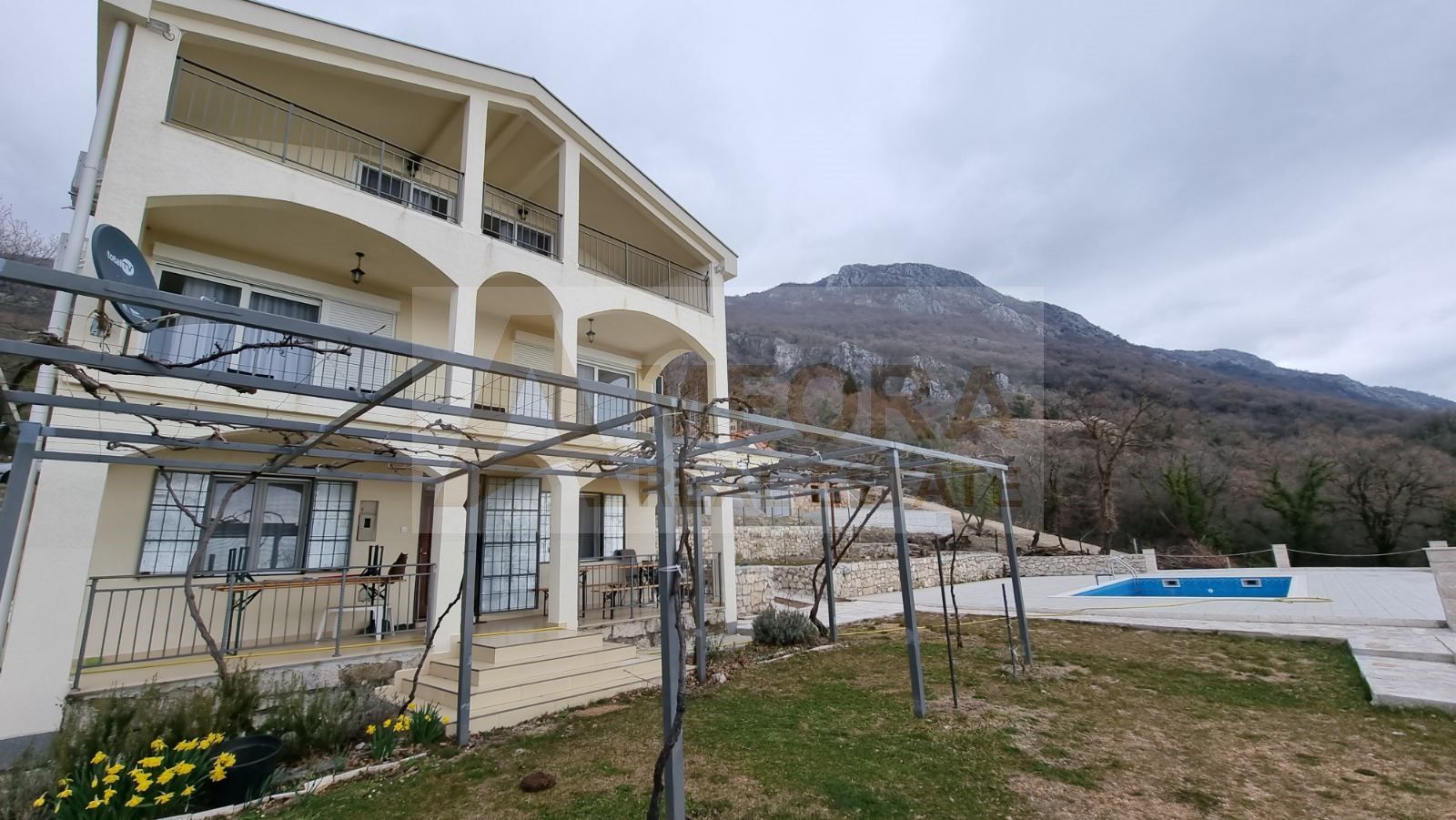 Kuća sa bazenom i pogledom na more u Kuljačama - Amfora Real Estate