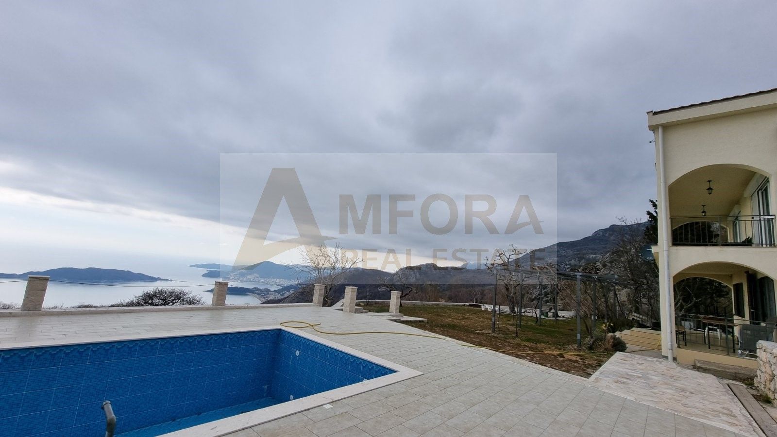 Kuća sa bazenom i pogledom na more u Kuljačama - Amfora Real Estate