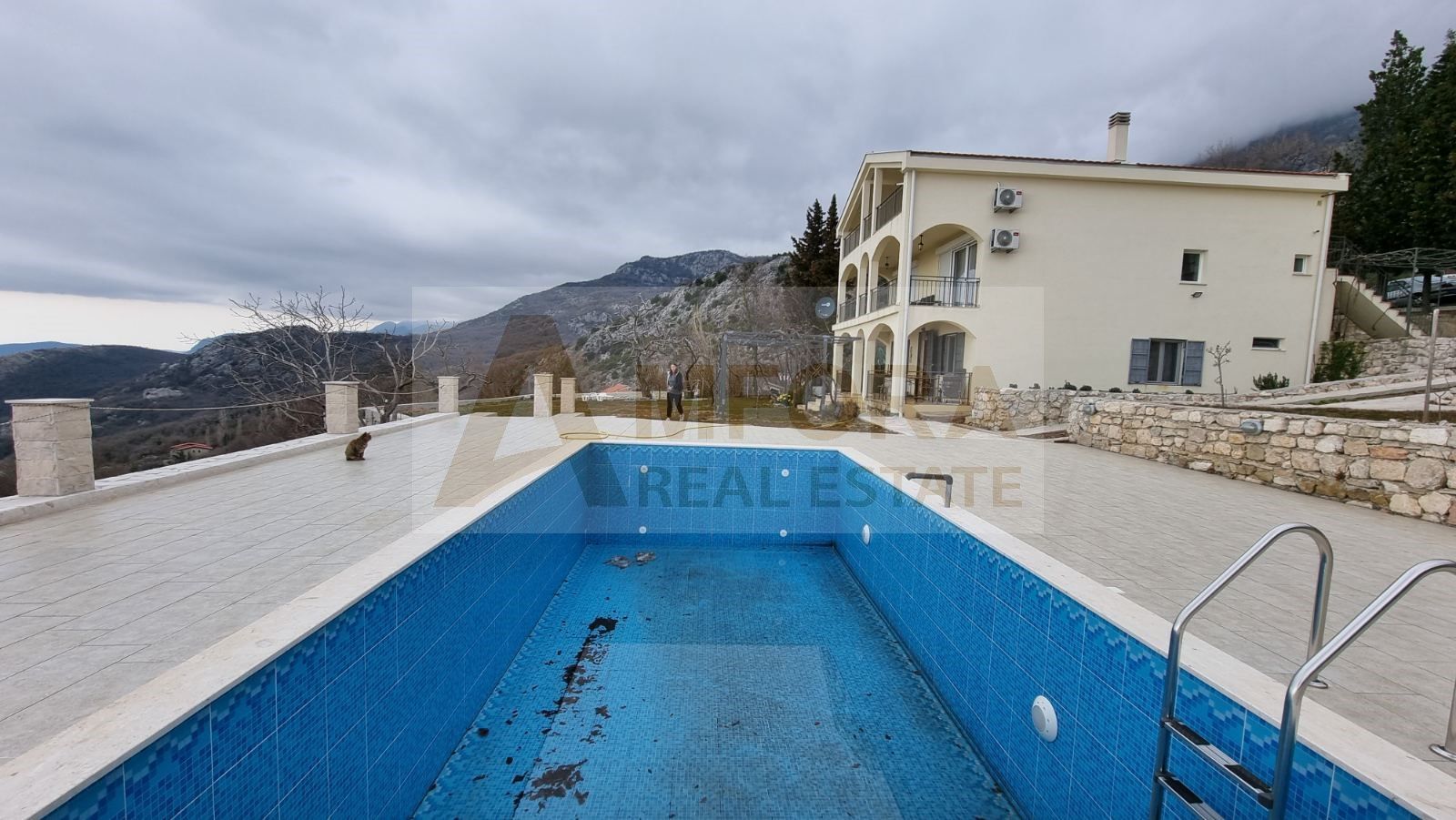 Kuća sa bazenom i pogledom na more u Kuljačama - Amfora Real Estate