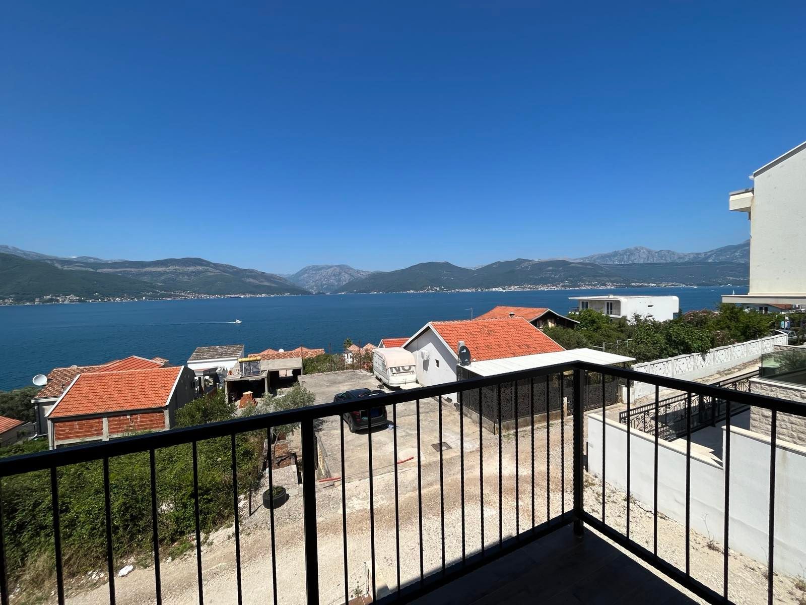 amforaproperty.com/Garsonjera sa pogledom na more na 50 m od plaže. Novogradnja. Krašići