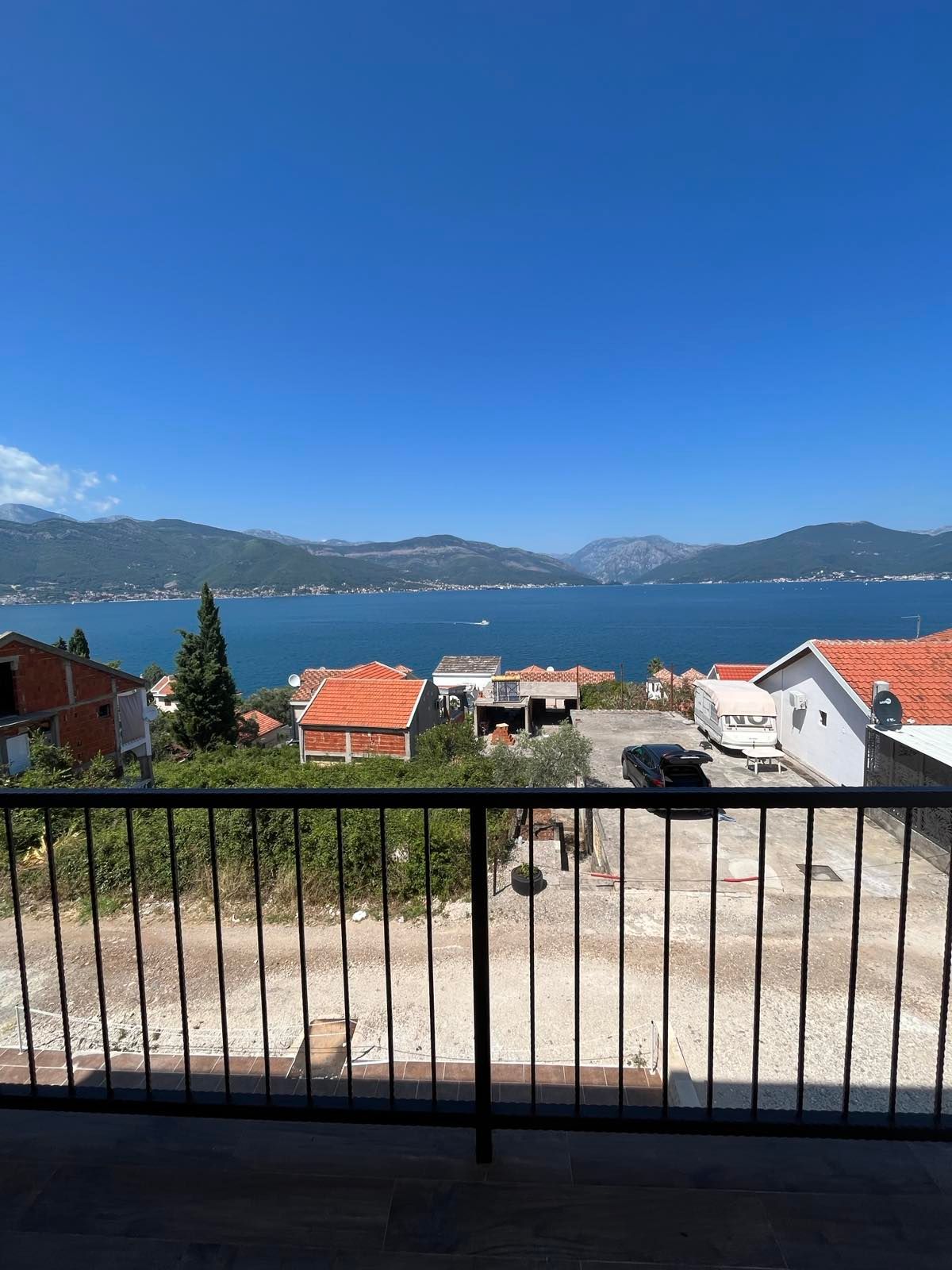 amforaproperty.com/Garsonjera sa pogledom na more na 50 m od plaže. Novogradnja. Krašići