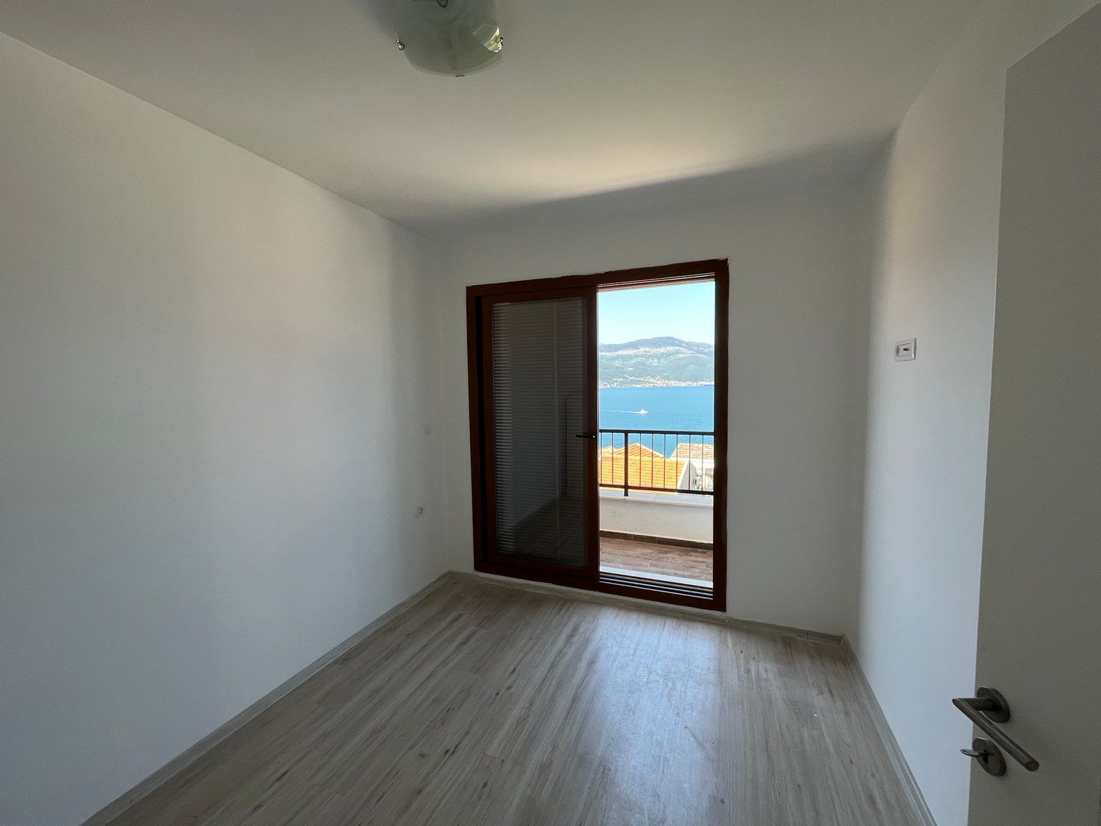 amforaproperty.com/Garsonjera sa pogledom na more na 50 m od plaže. Novogradnja. Krašići