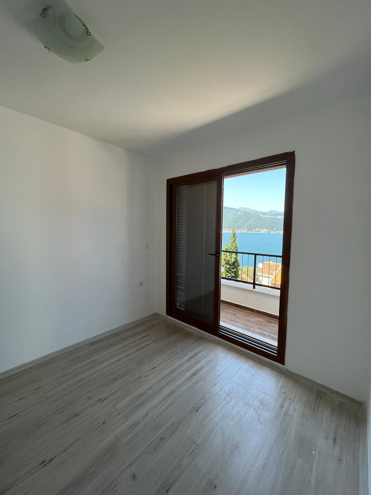 amforaproperty.com/Garsonjera sa pogledom na more na 50 m od plaže. Novogradnja. Krašići