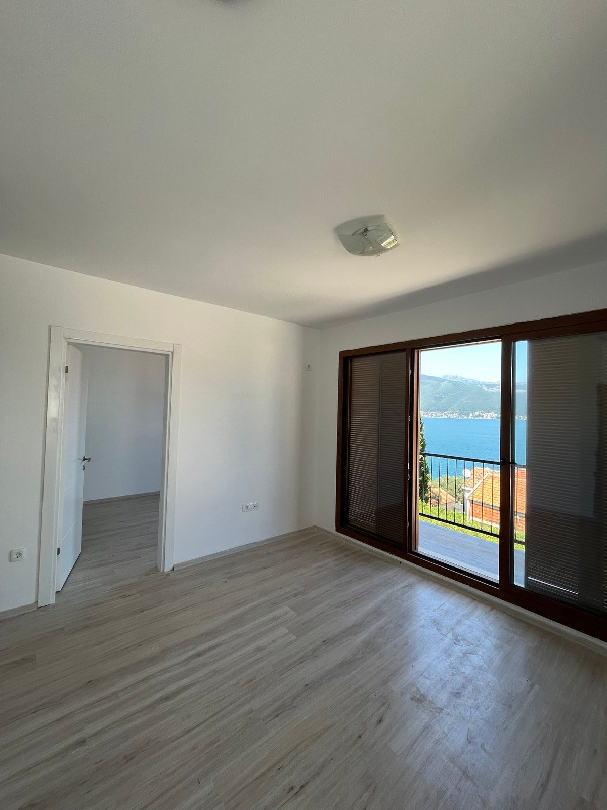 amforaproperty.com/Garsonjera sa pogledom na more na 50 m od plaže. Novogradnja. Krašići