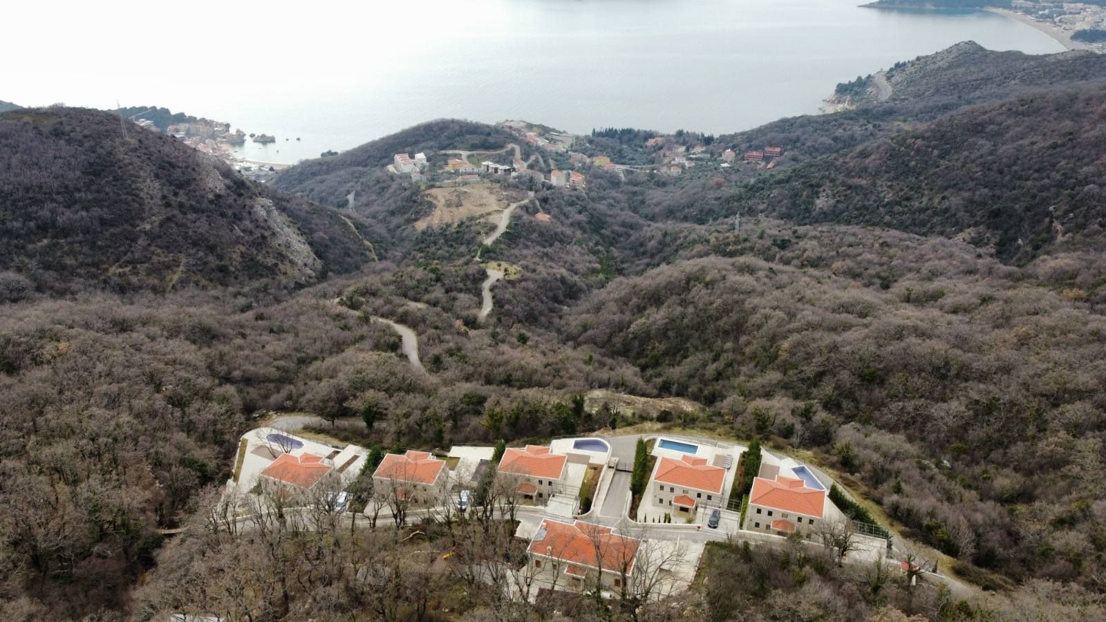 Urbanizovan plac sa prelepim pogledom na more u Kuljačama, opština Budva - 2170 m² - Amfora Real Estate