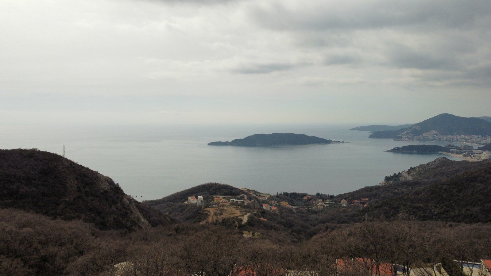 Urbanizovan plac sa prelepim pogledom na more u Kuljačama, opština Budva - 2170 m² - Amfora Real Estate