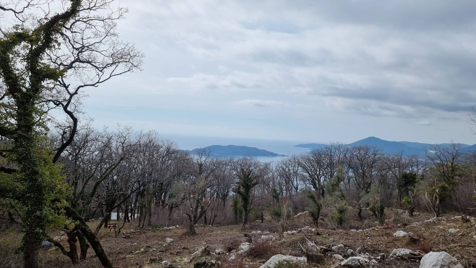 Urbanizovan plac sa prelepim pogledom na more u Kuljačama, opština Budva - 2170 m² - Amfora Real Estate