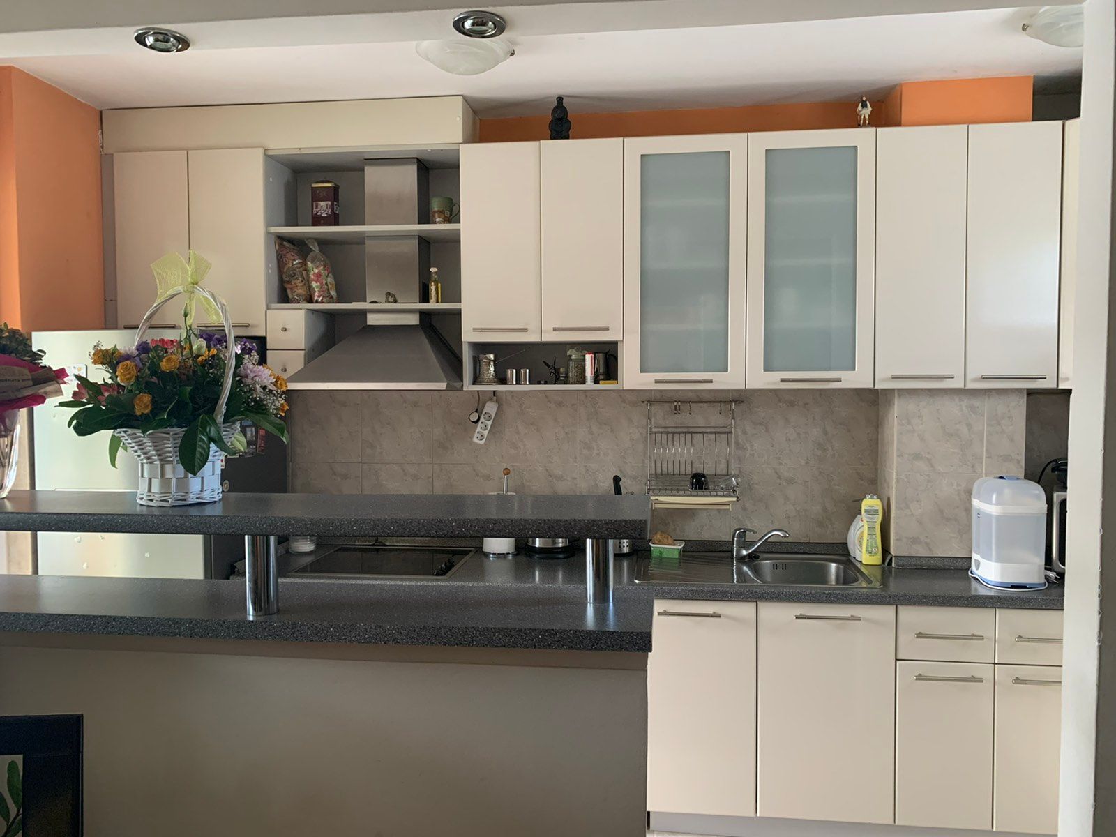 Četvorosoban stan u Tivtu kod Porto Montenegra. Odlična lokacija! - Amfora Real Estate