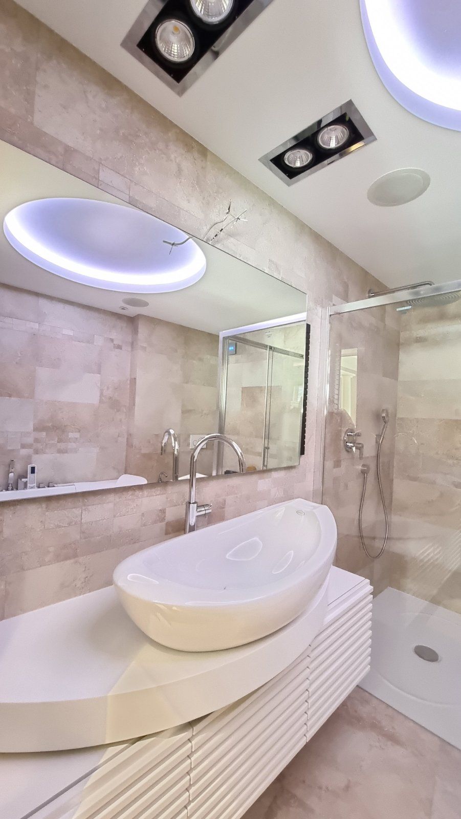 Dvosoban luksuzni stan 114m2 sa garaznim mestom u Budvi - Amfora Real Estate