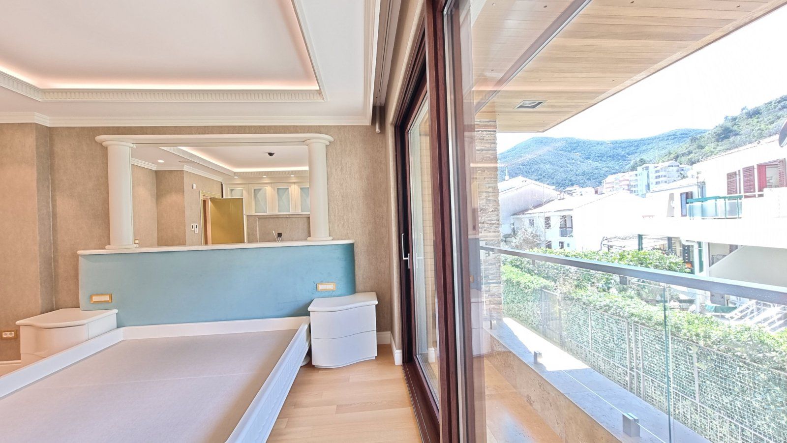 Dvosoban luksuzni stan 114m2 sa garaznim mestom u Budvi - Amfora Real Estate