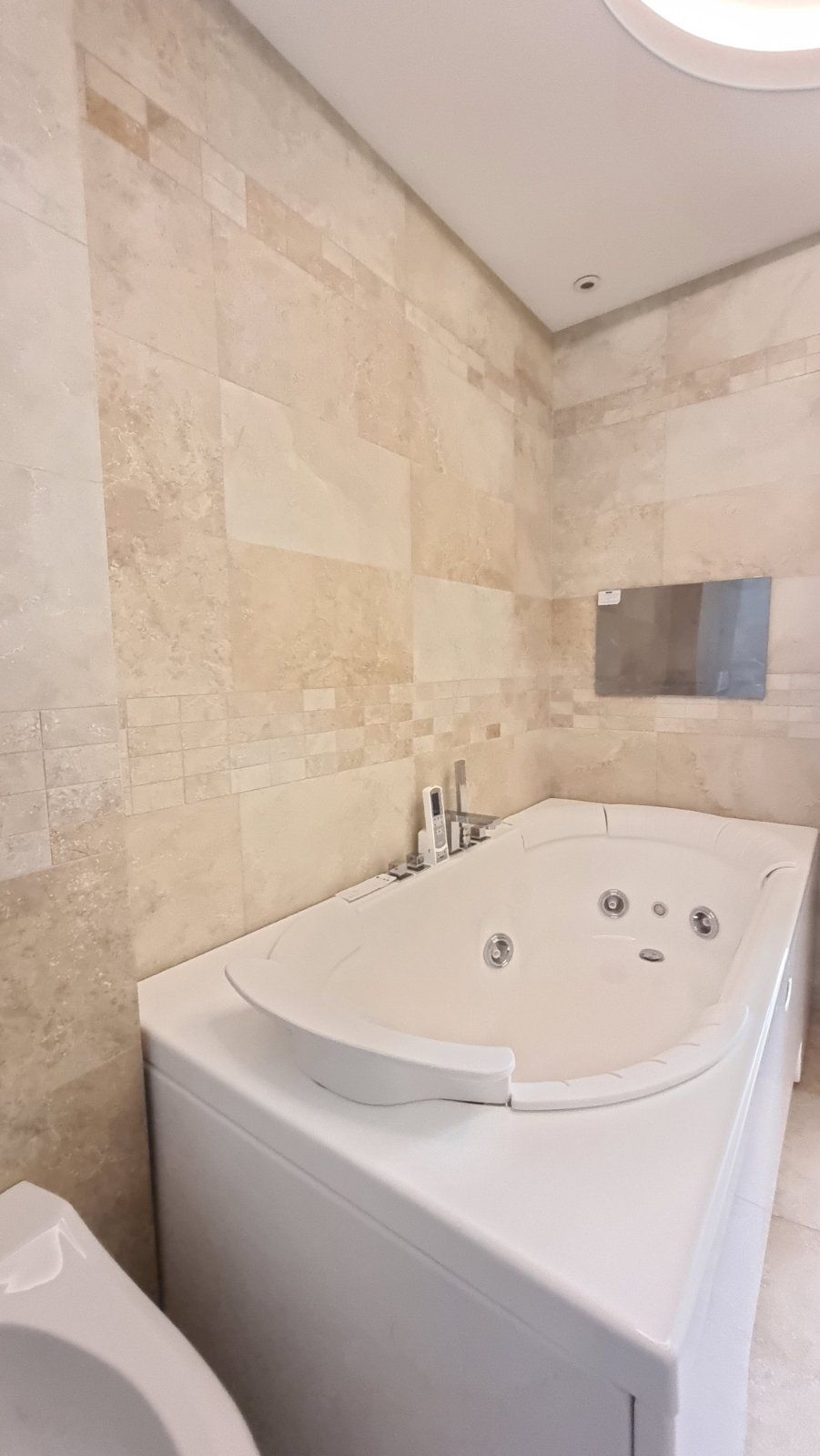 Dvosoban luksuzni stan 114m2 sa garaznim mestom u Budvi - Amfora Real Estate