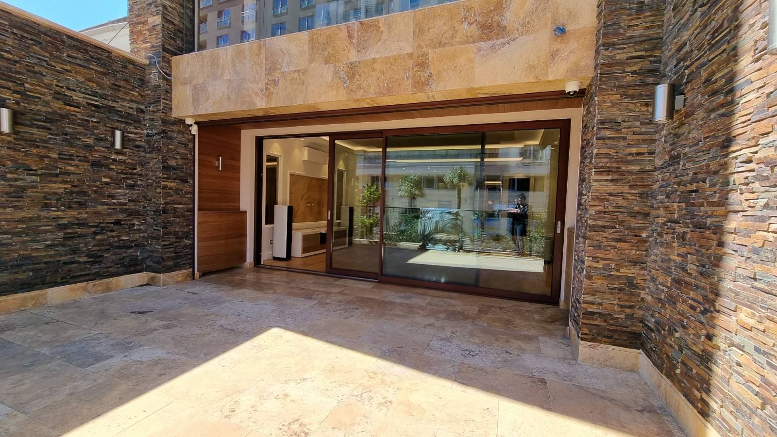 Dvosoban luksuzni stan 114m2 sa garaznim mestom u Budvi - Amfora Real Estate