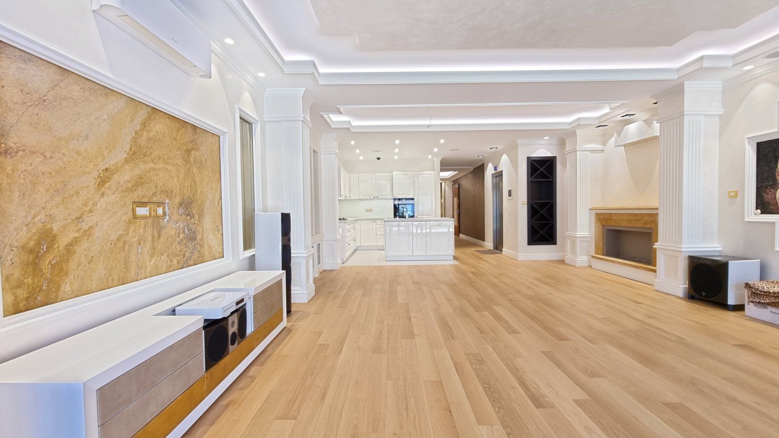 Dvosoban luksuzni stan 114m2 sa garaznim mestom u Budvi - Amfora Real Estate