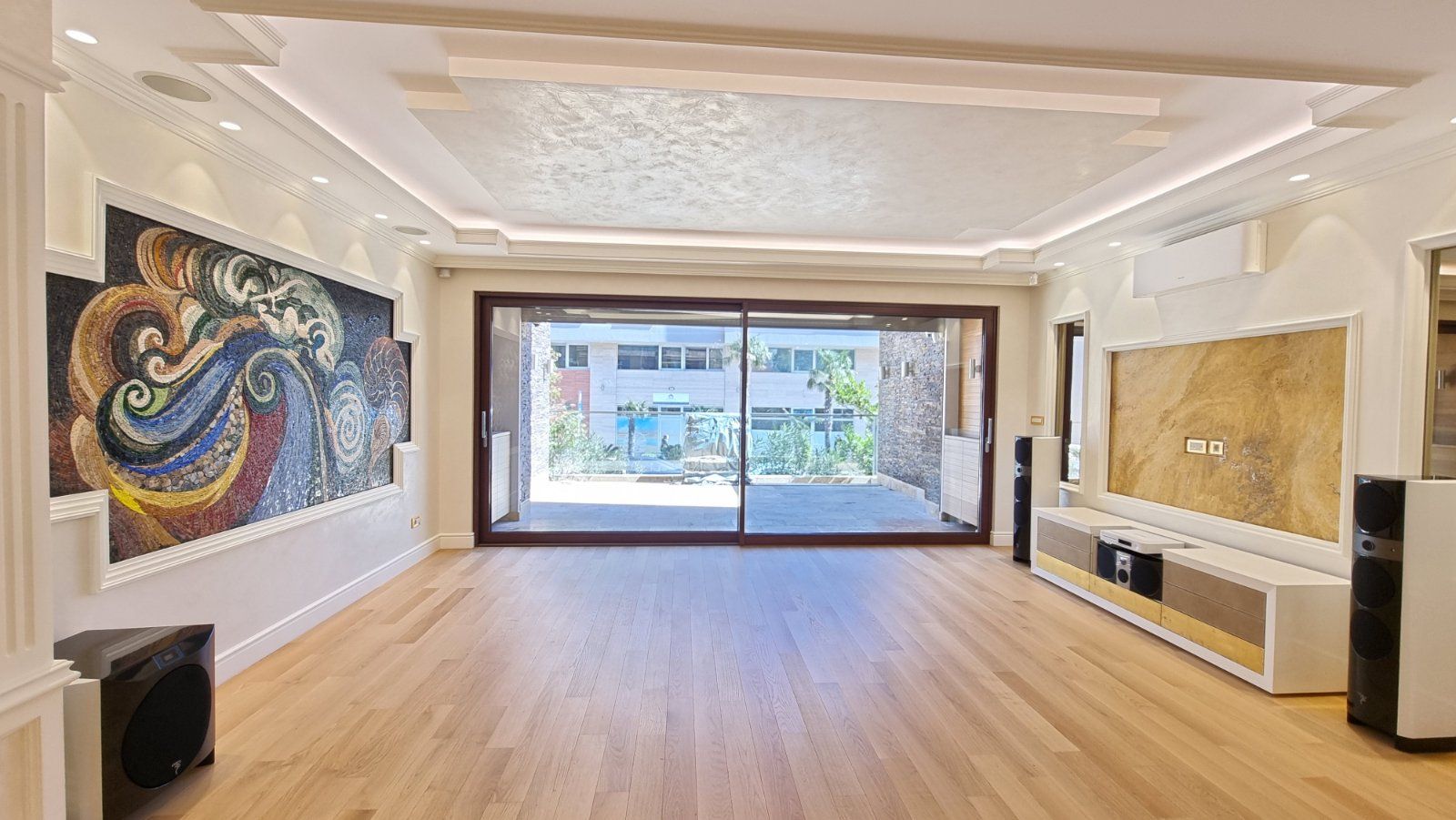 Dvosoban luksuzni stan 114m2 sa garaznim mestom u Budvi - Amfora Real Estate