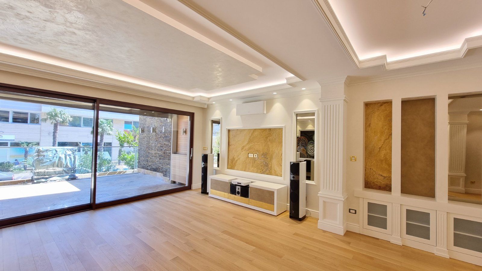 Dvosoban luksuzni stan 114m2 sa garaznim mestom u Budvi - Amfora Real Estate