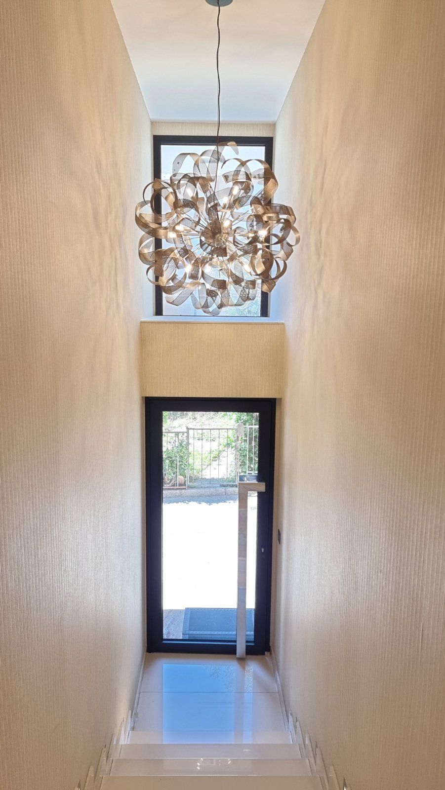 Na prodaju luksuzni dvosoban stan od 106 m² u Budvi – odlična lokacija - Amfora Real Estate