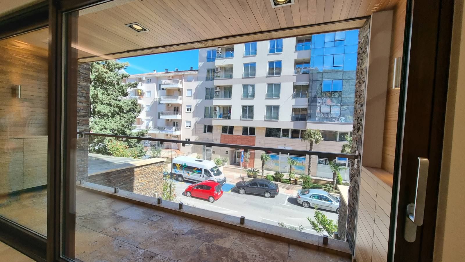 Na prodaju luksuzni dvosoban stan od 106 m² u Budvi – odlična lokacija - Amfora Real Estate