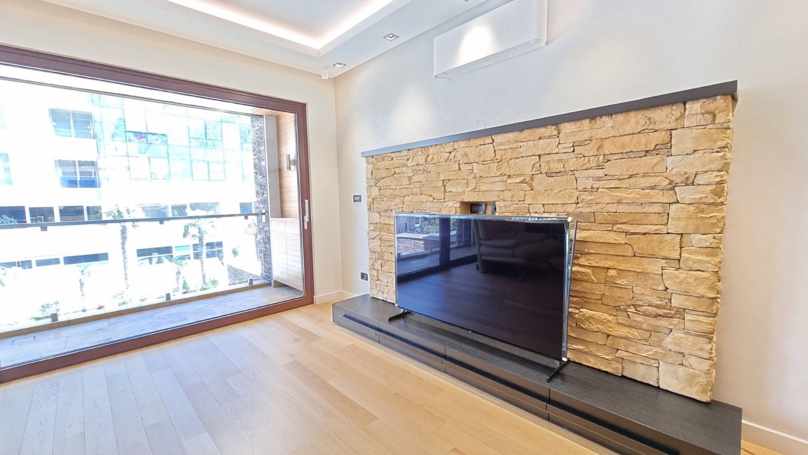 Na prodaju luksuzni dvosoban stan od 106 m² u Budvi – odlična lokacija - Amfora Real Estate