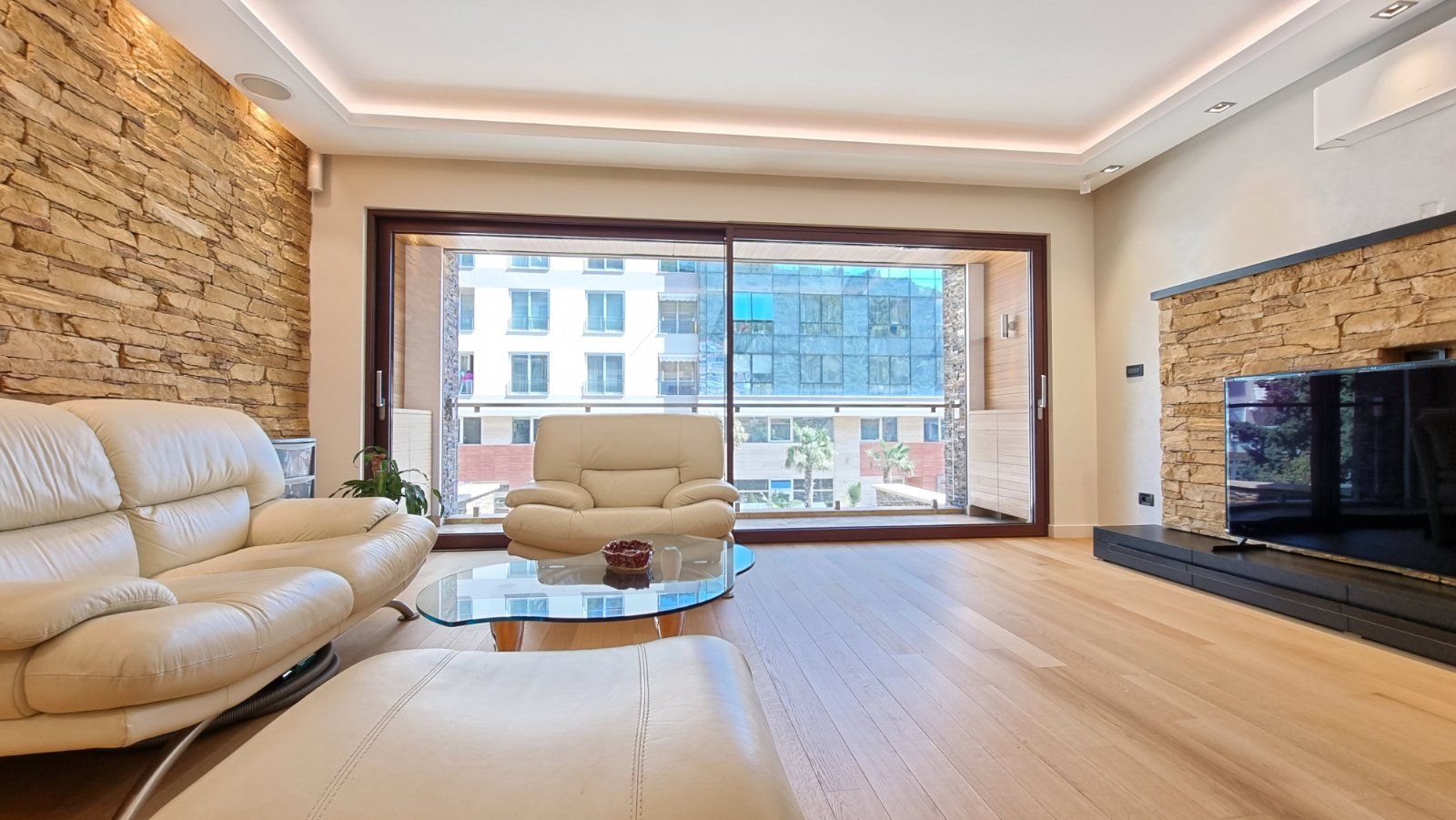 Na prodaju luksuzni dvosoban stan od 106 m² u Budvi – odlična lokacija - Amfora Real Estate