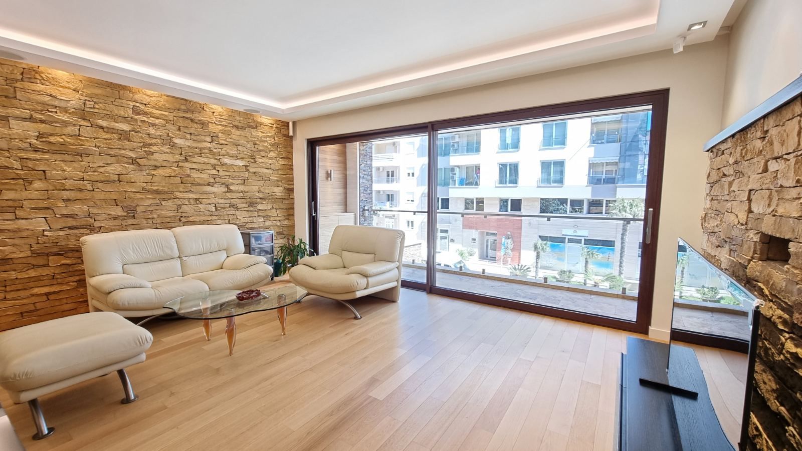 Na prodaju luksuzni dvosoban stan od 106 m² u Budvi – odlična lokacija - Amfora Real Estate