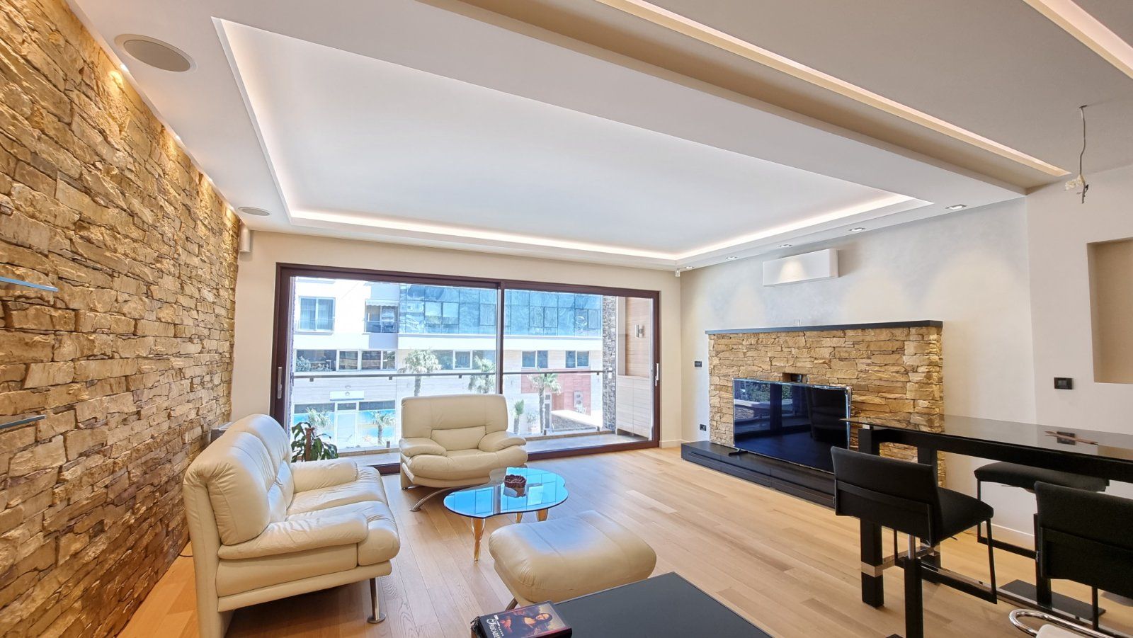 Na prodaju luksuzni dvosoban stan od 106 m² u Budvi – odlična lokacija - Amfora Real Estate