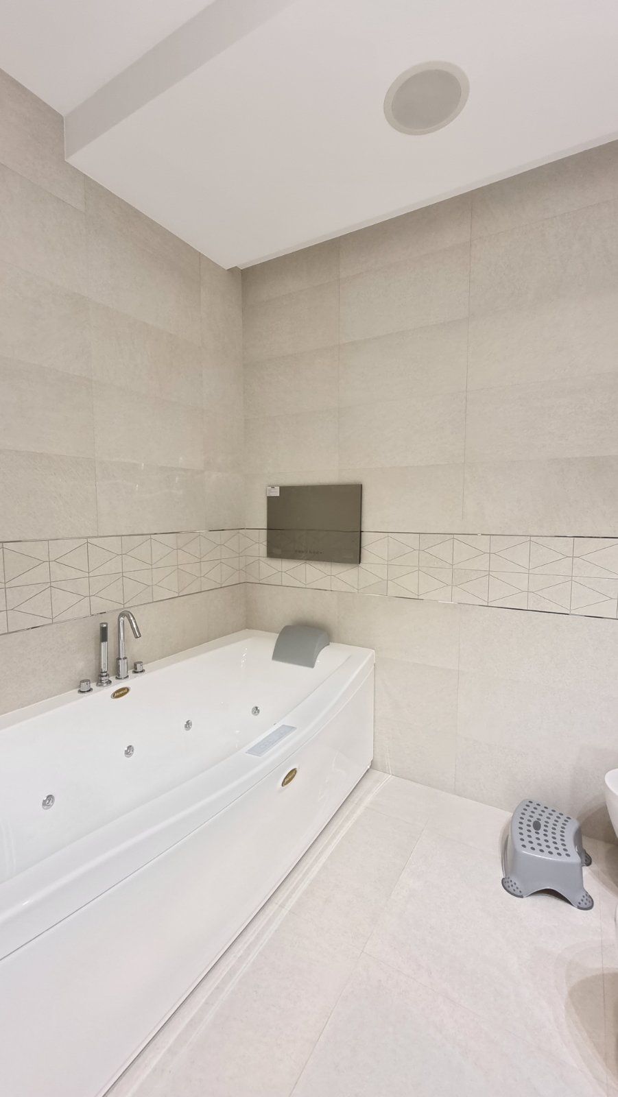 Na prodaju luksuzni dvosoban stan od 106 m² u Budvi – odlična lokacija - Amfora Real Estate