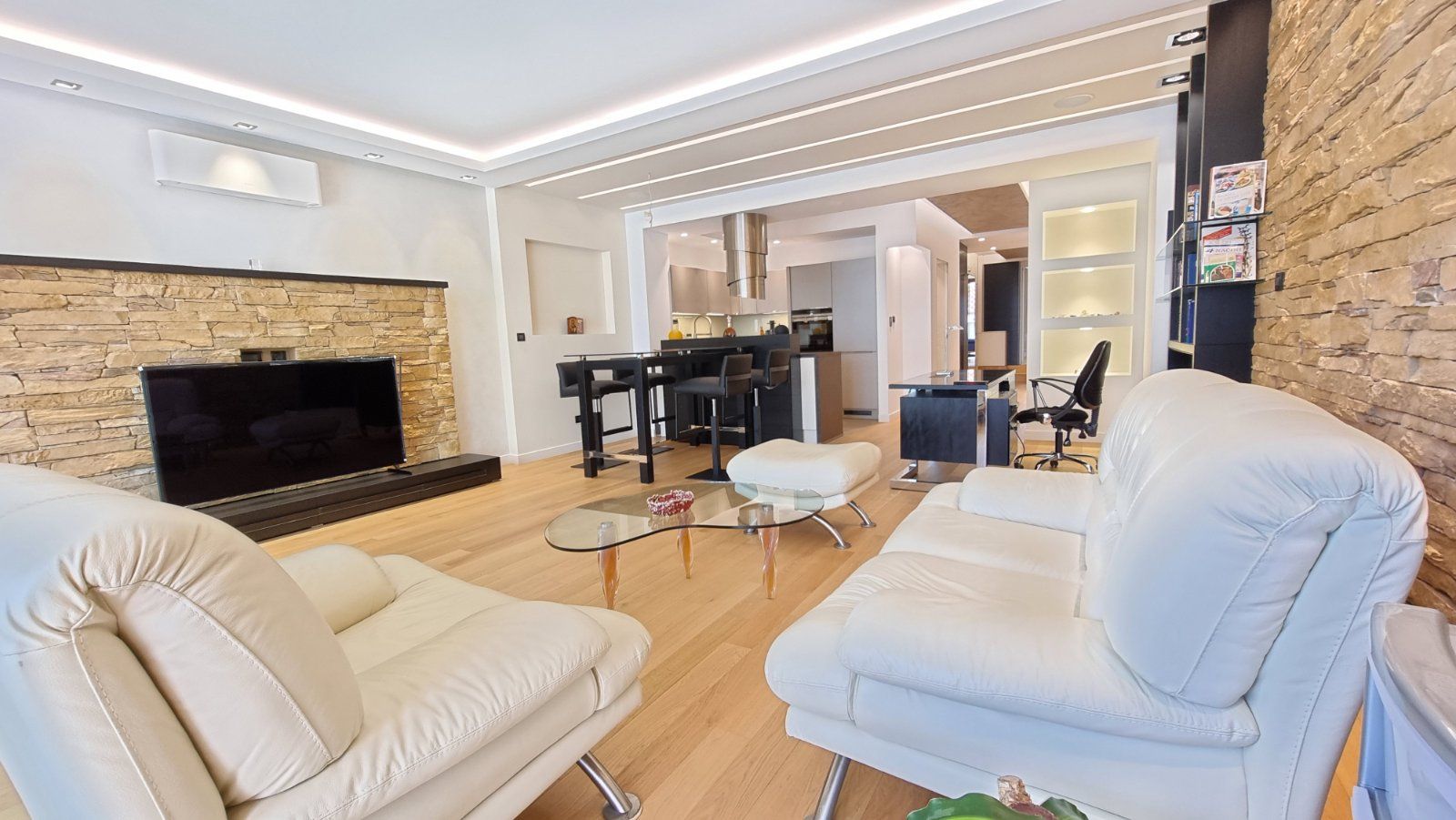 Na prodaju luksuzni dvosoban stan od 106 m² u Budvi – odlična lokacija - Amfora Real Estate