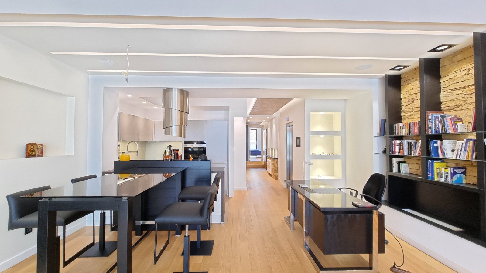 Na prodaju luksuzni dvosoban stan od 106 m² u Budvi – odlična lokacija - Amfora Real Estate