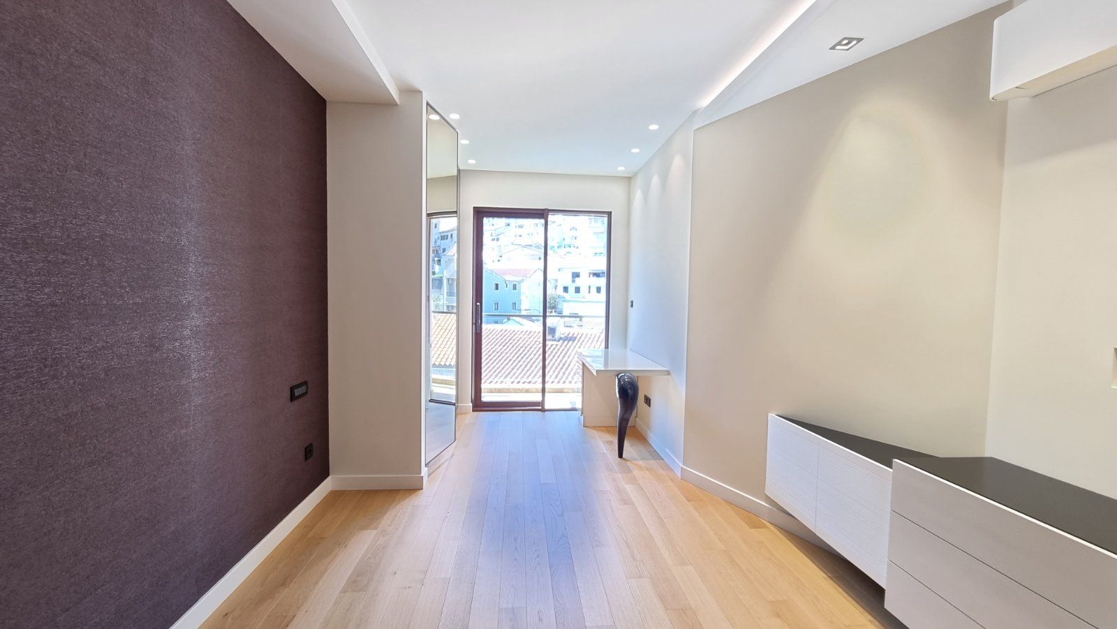 Na prodaju luksuzni dvosoban stan od 106 m² u Budvi – odlična lokacija - Amfora Real Estate