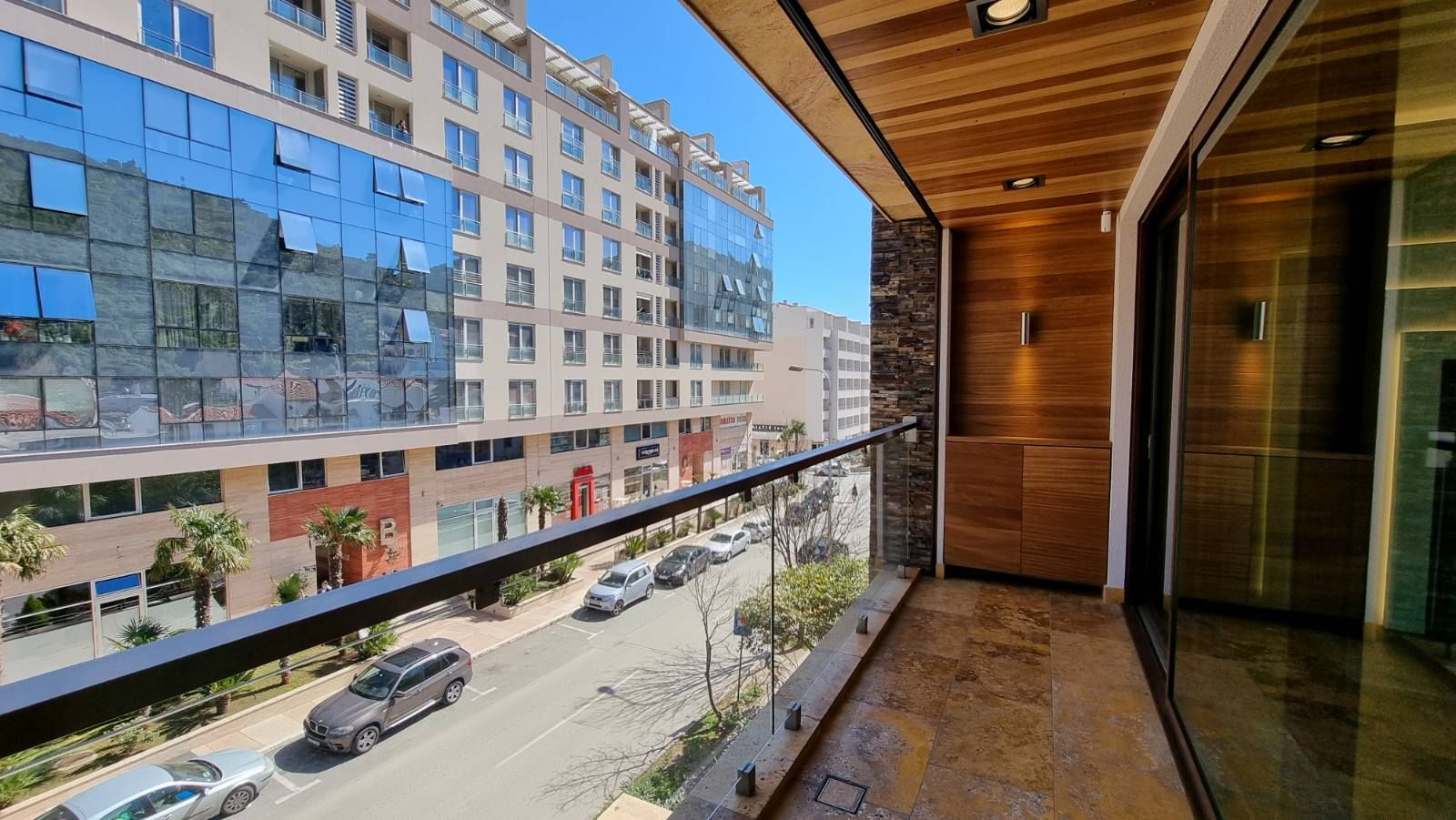 Na prodaju luksuzni dvosoban stan od 106 m² u Budvi – odlična lokacija - Amfora Real Estate