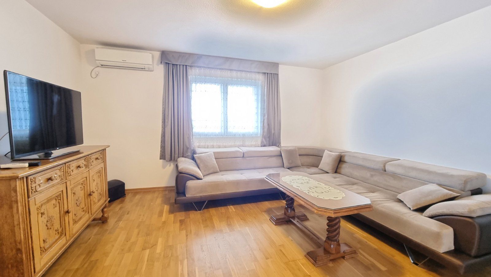 Trosoban stan sa pogledom na more , Seoce - Amfora Real Estate