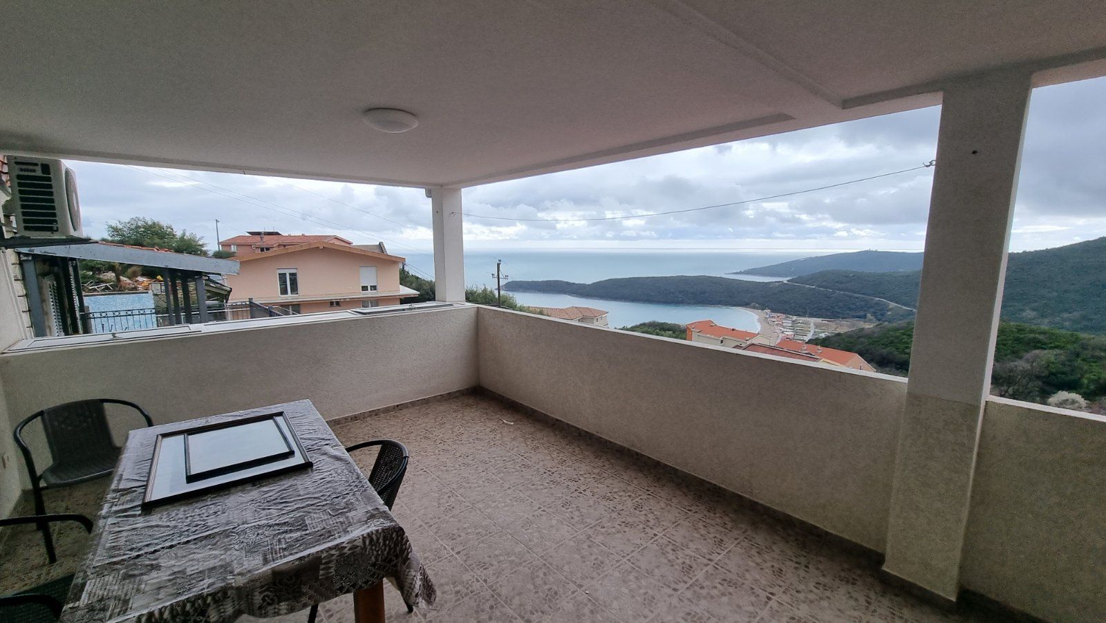 Trosoban stan sa pogledom na more , Seoce - Amfora Real Estate