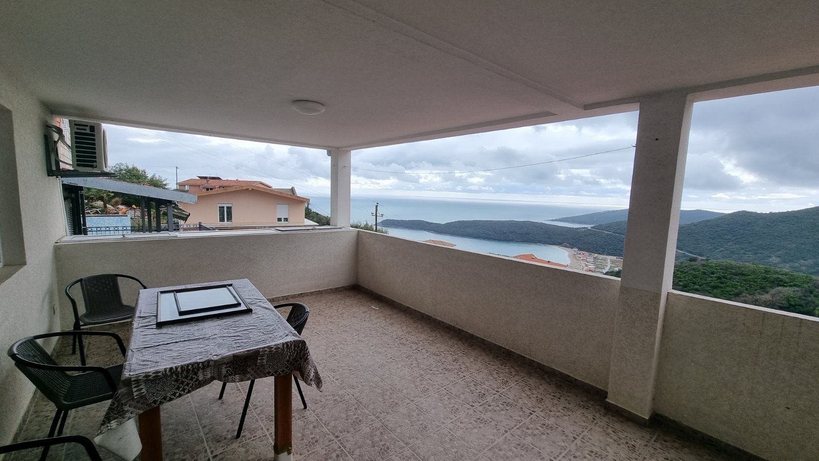 Trosoban stan sa pogledom na more , Seoce - Amfora Real Estate