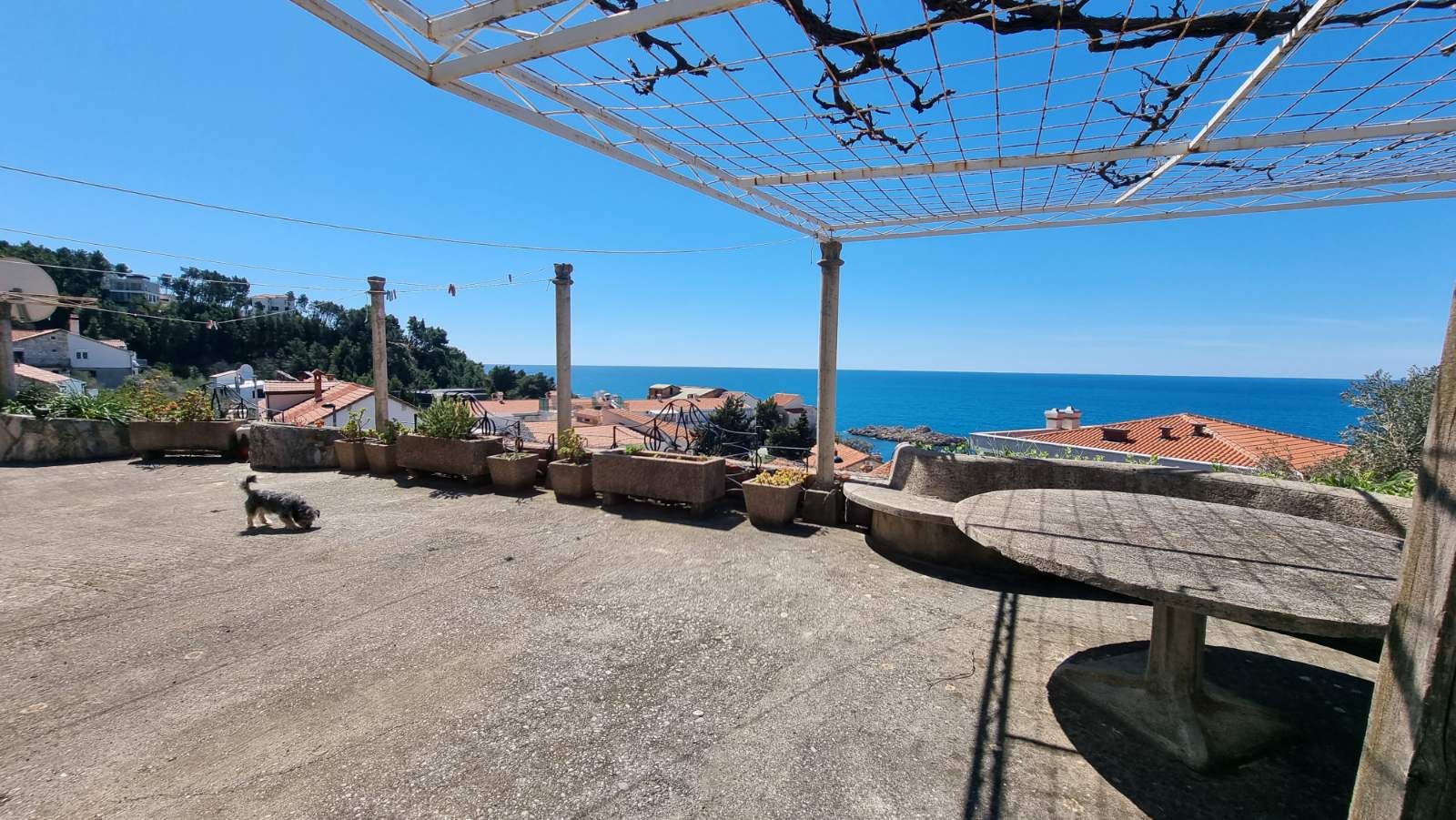 Dvosoban stan sa predivnim pogledom na more,na fantastičnoj lokaciji. Sveti Stefan, Budva - Amfora Real Estate