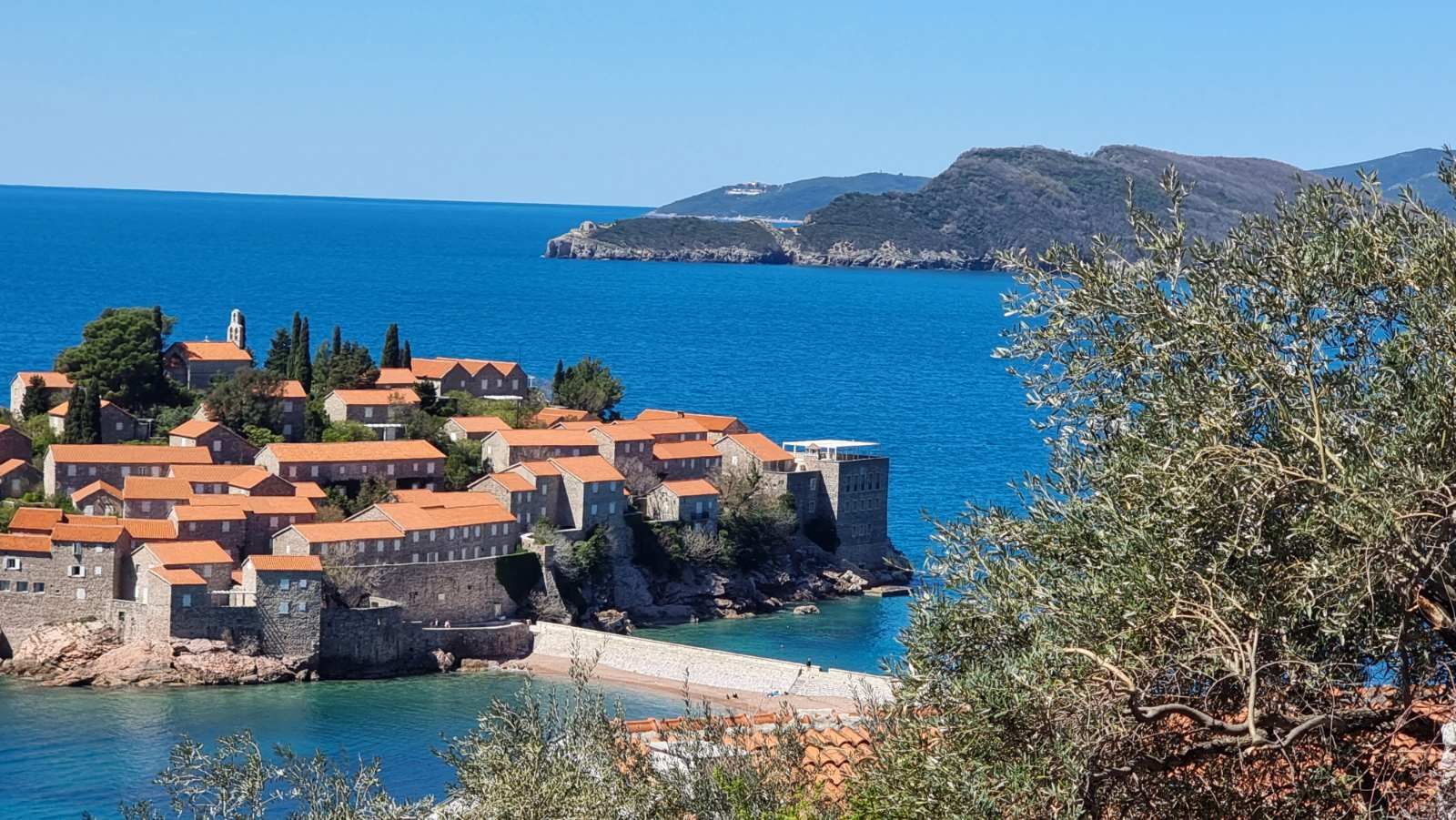 Dvosoban stan sa predivnim pogledom na more,na fantastičnoj lokaciji. Sveti Stefan, Budva - Amfora Real Estate