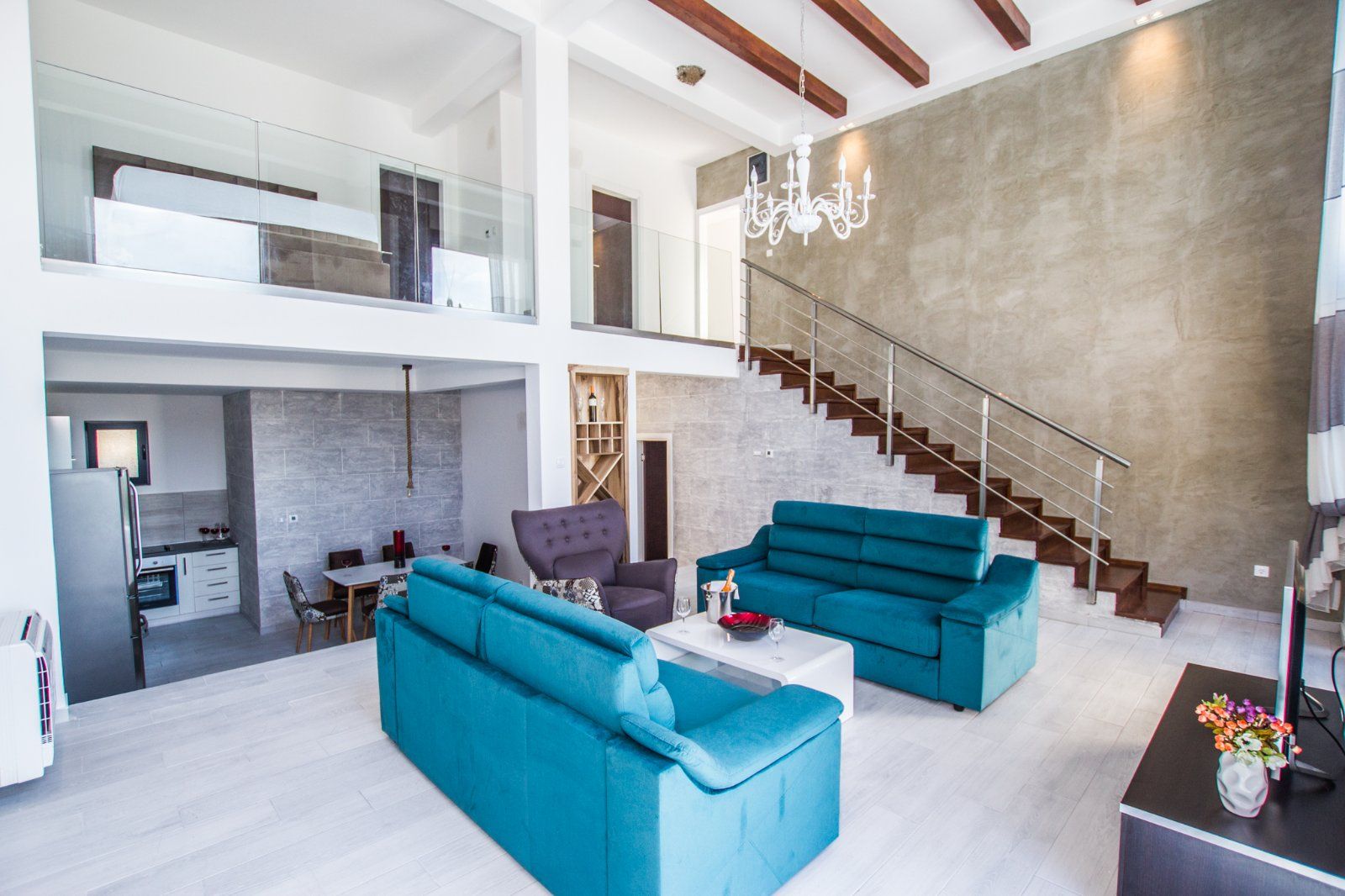 Vila sa bazenom i pogledom na more. Maine, Budva. - Amfora Real Estate