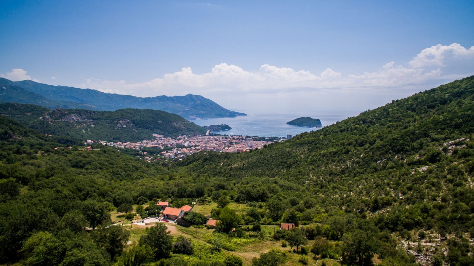 Vila sa bazenom i pogledom na more. Maine, Budva. - Amfora Real Estate