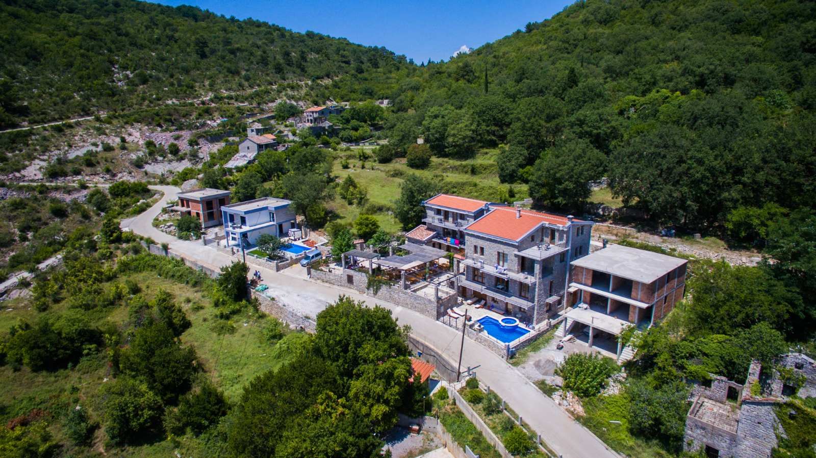 Vila sa bazenom i pogledom na more. Maine, Budva. - Amfora Real Estate