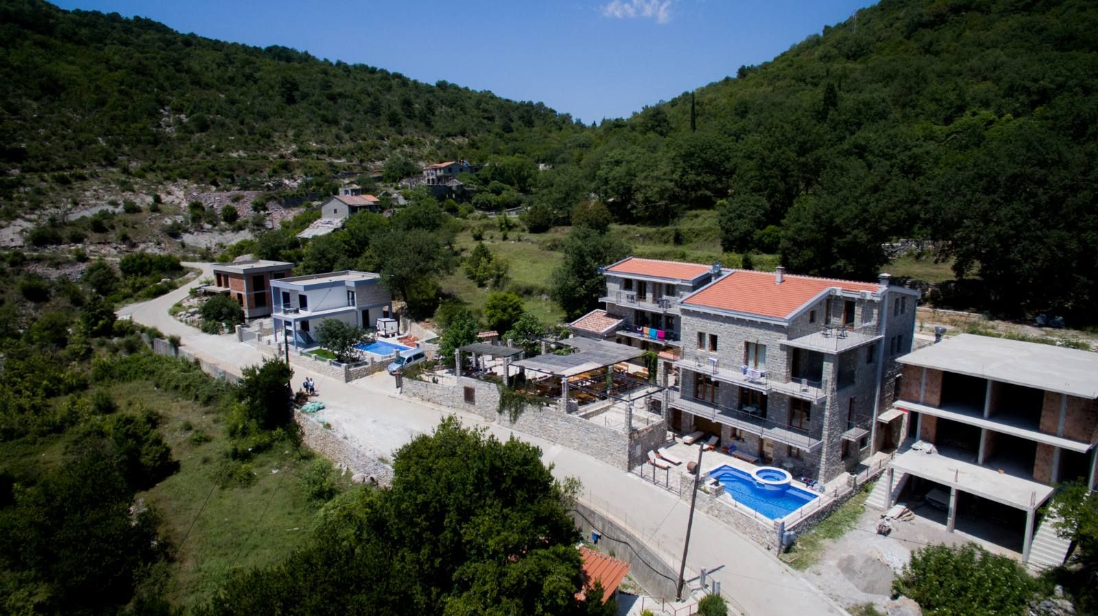 Vila sa bazenom i pogledom na more. Maine, Budva. - Amfora Real Estate