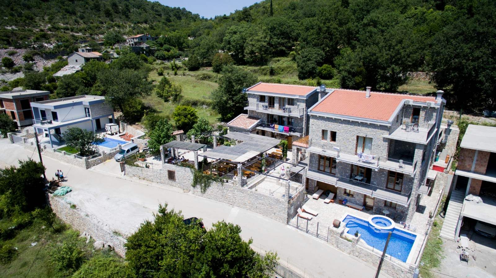 Vila sa bazenom i pogledom na more. Maine, Budva. - Amfora Real Estate