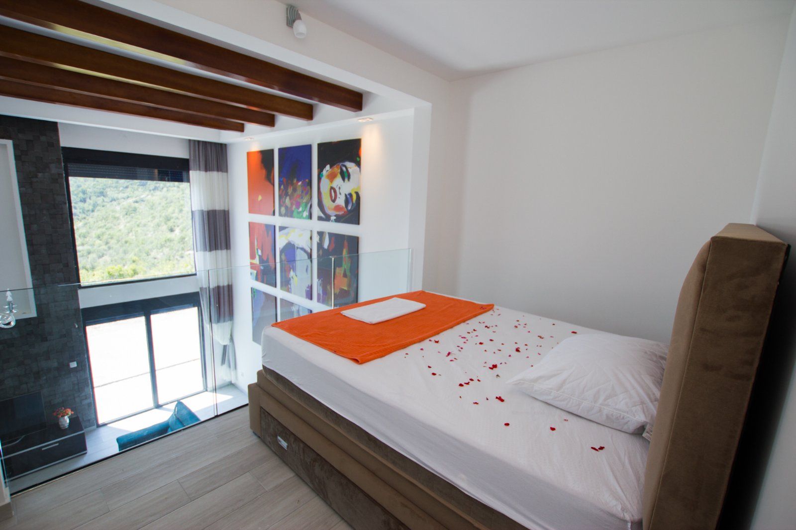 Vila sa bazenom i pogledom na more. Maine, Budva. - Amfora Real Estate