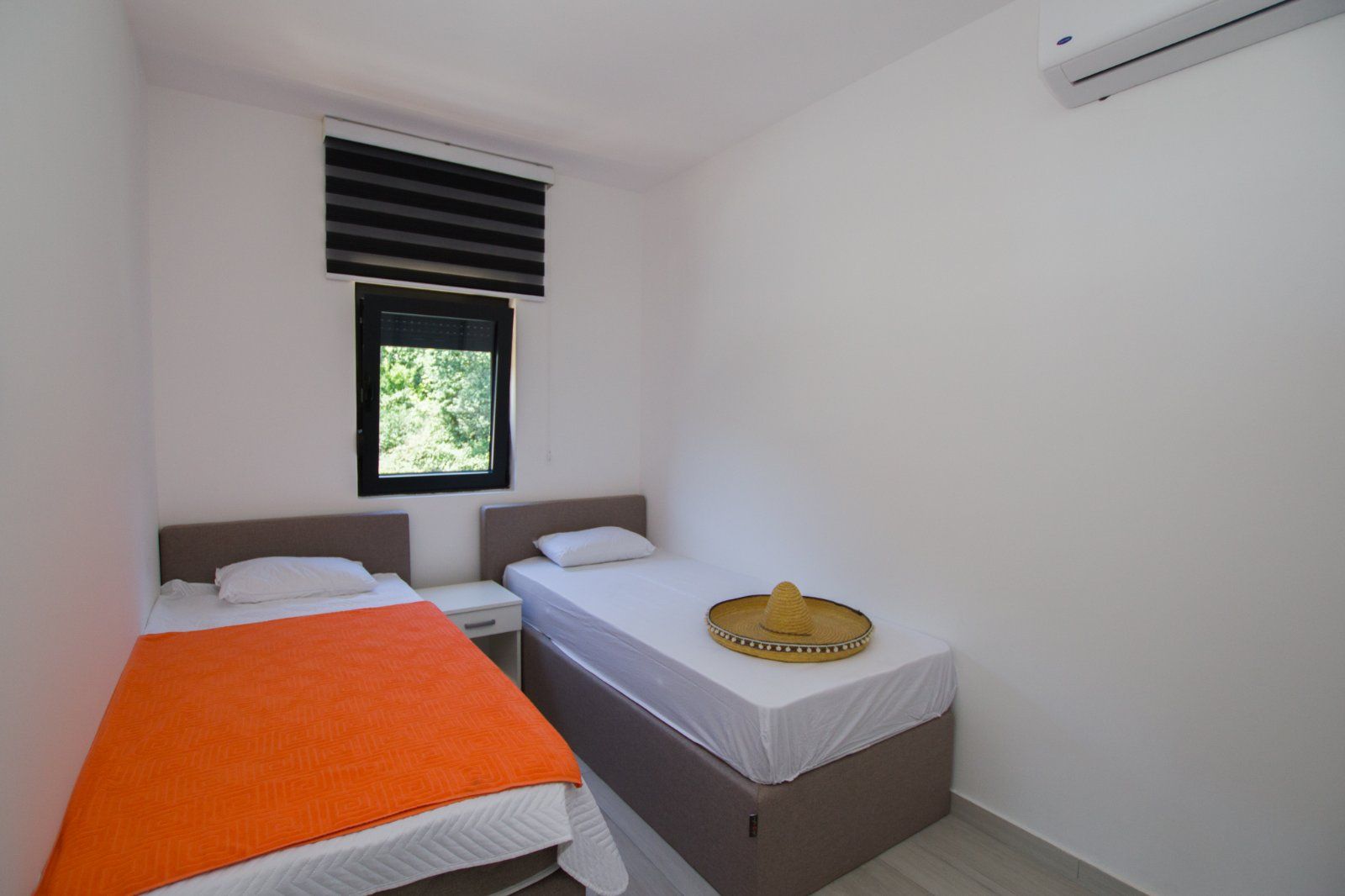 Vila sa bazenom i pogledom na more. Maine, Budva. - Amfora Real Estate