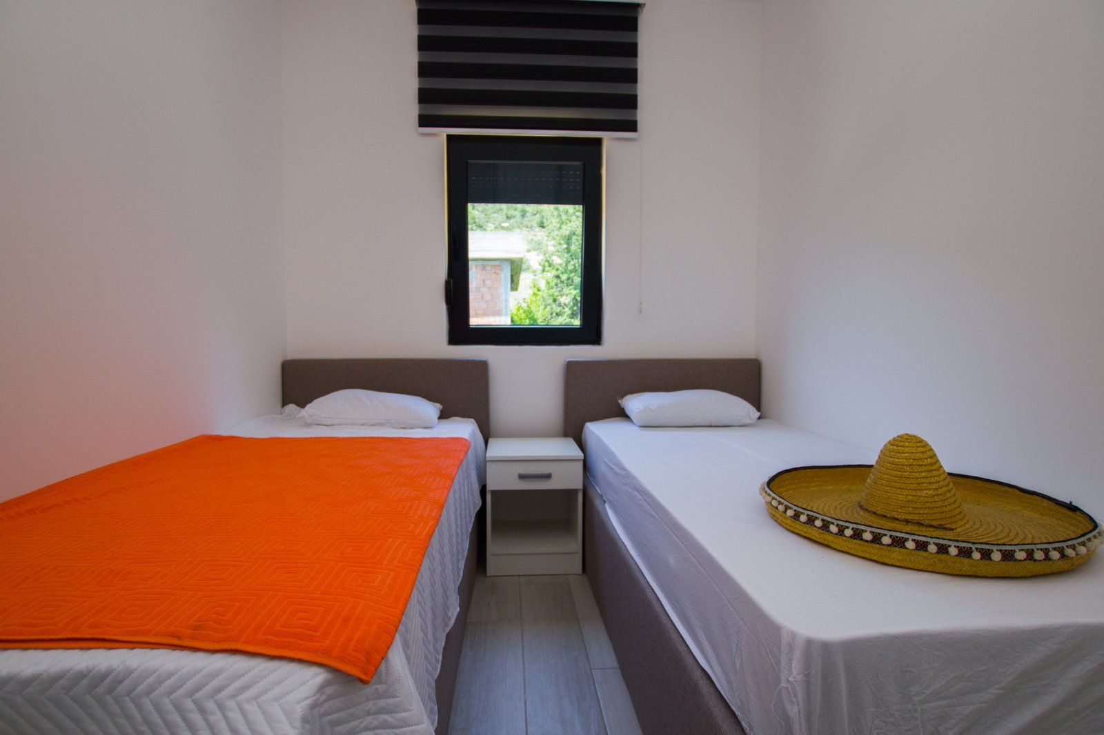 Vila sa bazenom i pogledom na more. Maine, Budva. - Amfora Real Estate