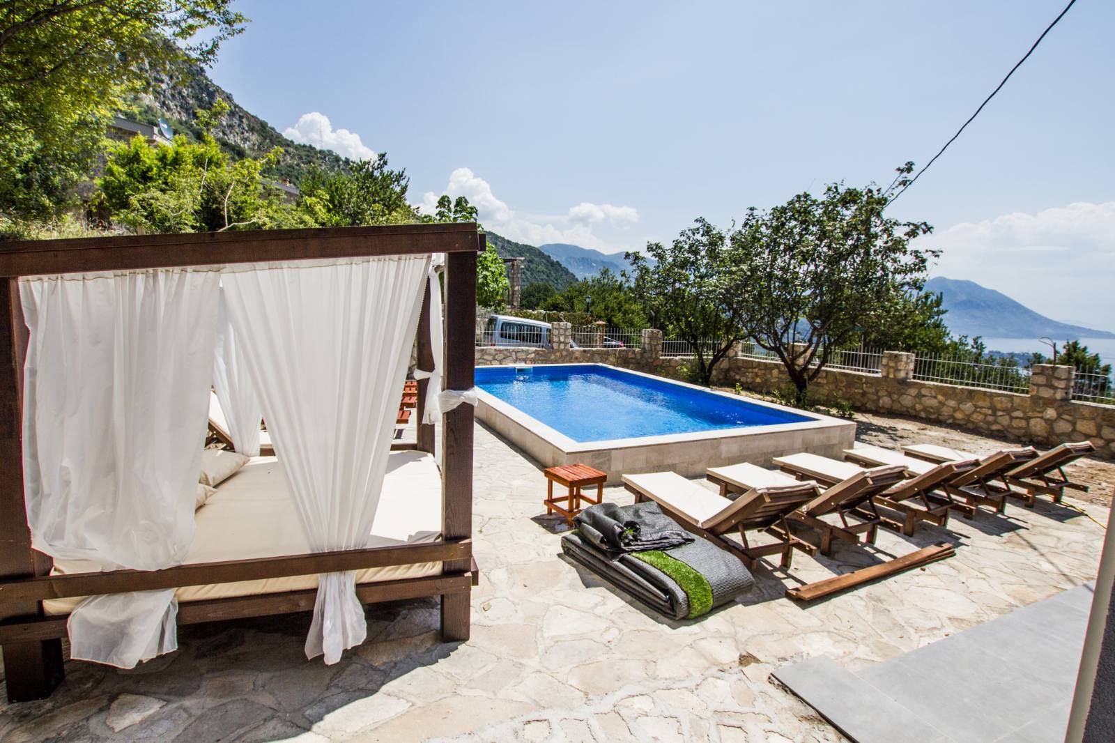 Vila sa bazenom i pogledom na more. Maine, Budva. - Amfora Real Estate