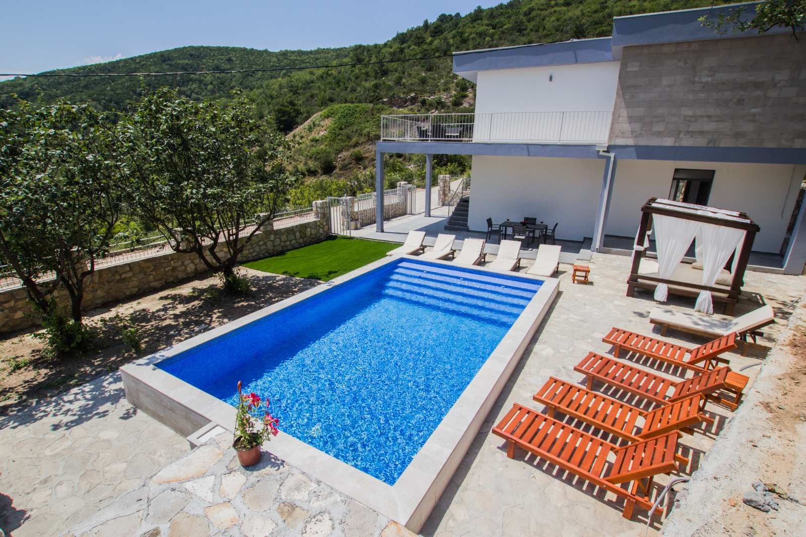 Vila sa bazenom i pogledom na more. Maine, Budva. - Amfora Real Estate