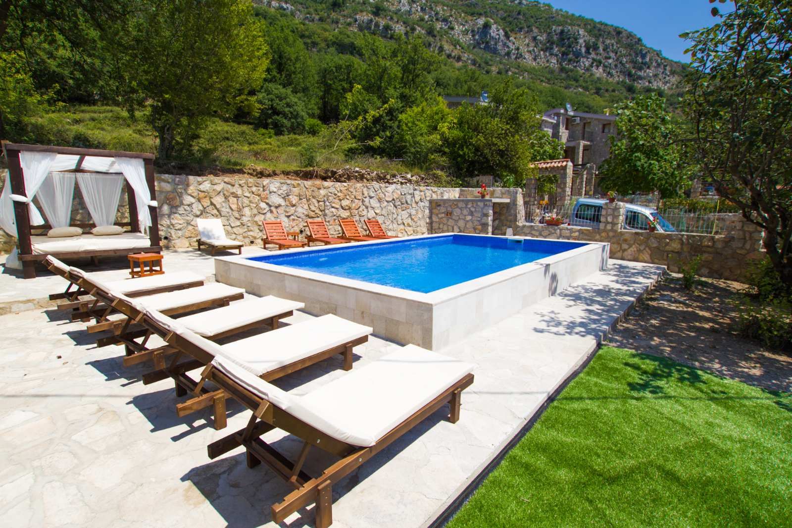 Vila sa bazenom i pogledom na more. Maine, Budva. - Amfora Real Estate